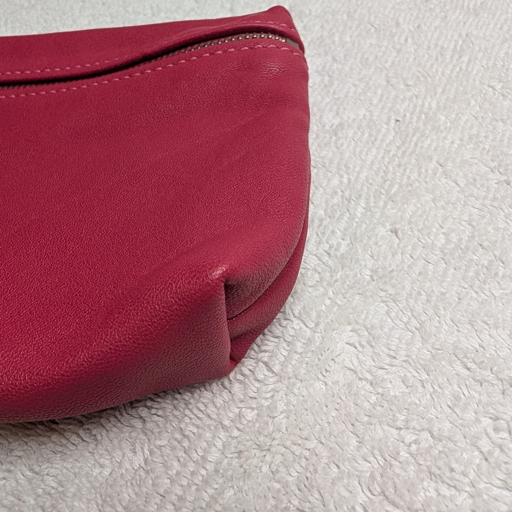Authentic Longchamp Pink 🩷 Leather Pouch - Near New Condition - Picture 4 of 10